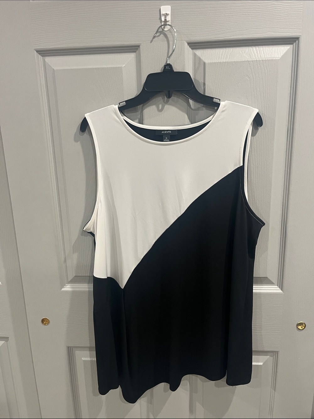 Alfani Black & White Diagonal Colorblock Sleeveless Tunic Top